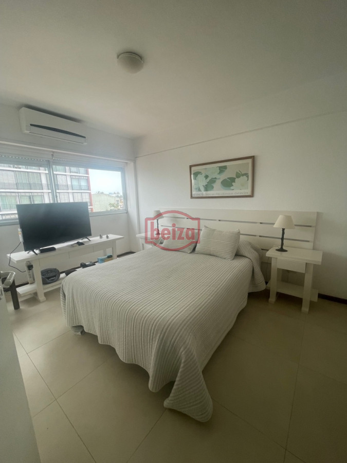 Apartamento ID.166416/Mansa-frente-al-mar-de-3-dormitorios-y-dependencia-y-parrillero - Apartamento en Península de 2 dormitorios 
