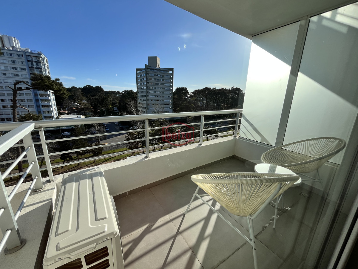 Apartamento ID.166877/Venta-de-un-dormitorio-frente-al-mar--Playa-Brava - Alquiler 1 temporada 2026  Punta del Este