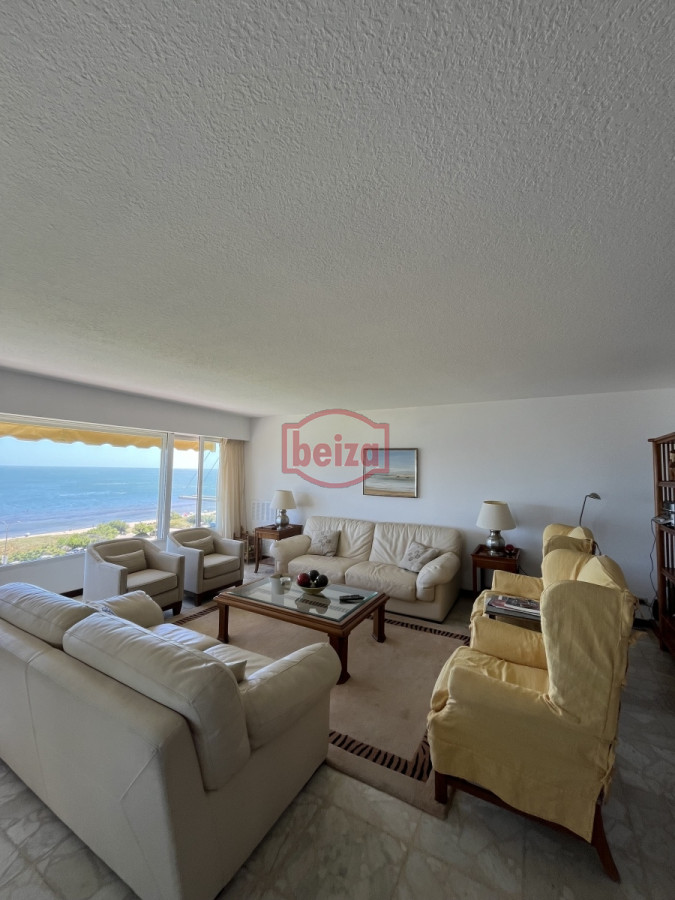 Apartamento ID.166073/En-alquiler-apartamento-de-3-dormitorios-con-amenities-y-vista-a-la-isla-y-los-dedos-garage-en-subsuelo-lavadero-mucama-piscina - Mansa frente al mar de 3 dormitorios y dependencia y parrillero