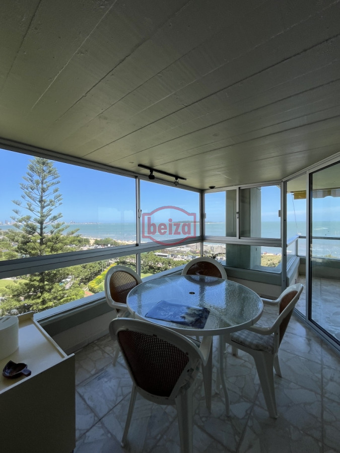 Apartamento ID.166073/En-alquiler-apartamento-de-3-dormitorios-con-amenities-y-vista-a-la-isla-y-los-dedos-garage-en-subsuelo-lavadero-mucama-piscina - Mansa frente al mar de 3 dormitorios y dependencia y parrillero