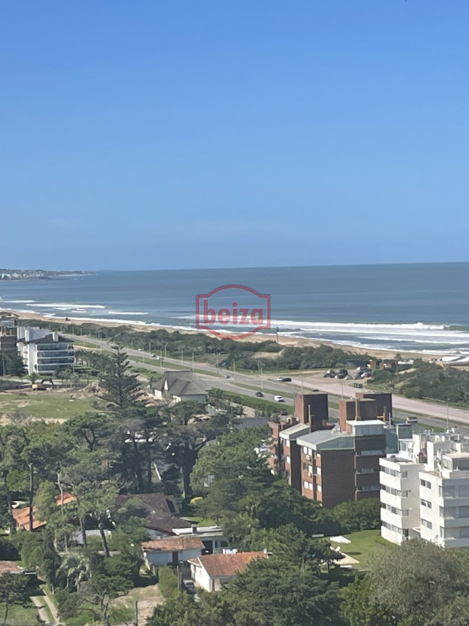 Apartamento ID.163777/Excelente-propiedad-muy-bien-ubicada,amplias-comodidades,pileta-climatizada.- - Frente al mar – Vista panorámica y ubicación inmejorable
