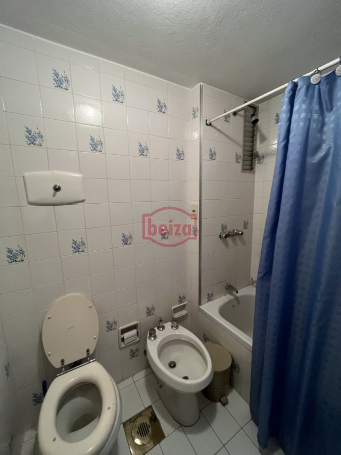 Apartamento ID.20227/Apartamentos-en-Alquiler--Beiza-Propiedades - Playa Mansa - Frente al mar - Muy completo en servicios