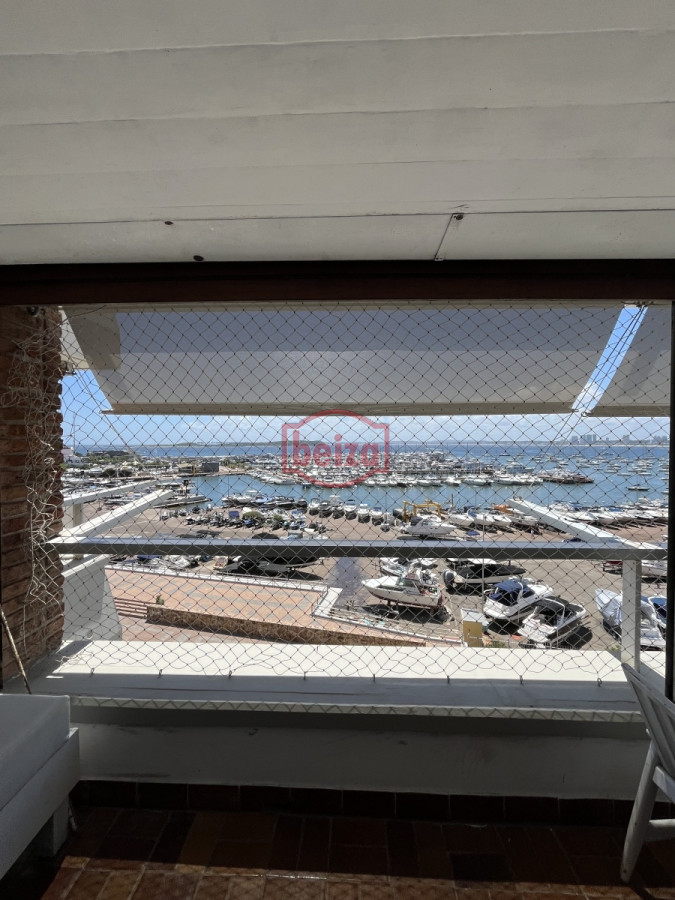 Apartamento ID.10400/Oportunidad-Cómodo-Apto-2-Dormitorios-En-Gorlero - Apartamento de 3 dormitorios en el Puerto