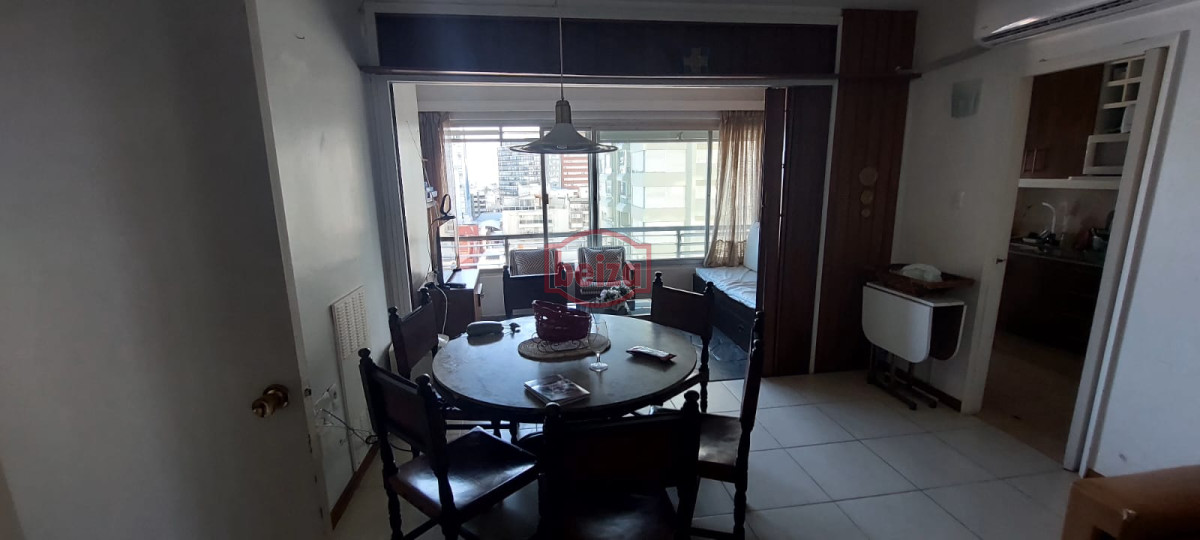 Apartamento ID.10757/Oportunidad-de-inversión-en-Punta-del-Este - A pasos del Puerto con buena vista a la Brava y a la Isla de lobos