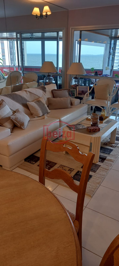 Apartamento ID.165990/Hermoso-Departamento-en-venta-en-moderna-Torre - Apartamento en Brava - Punta del Este