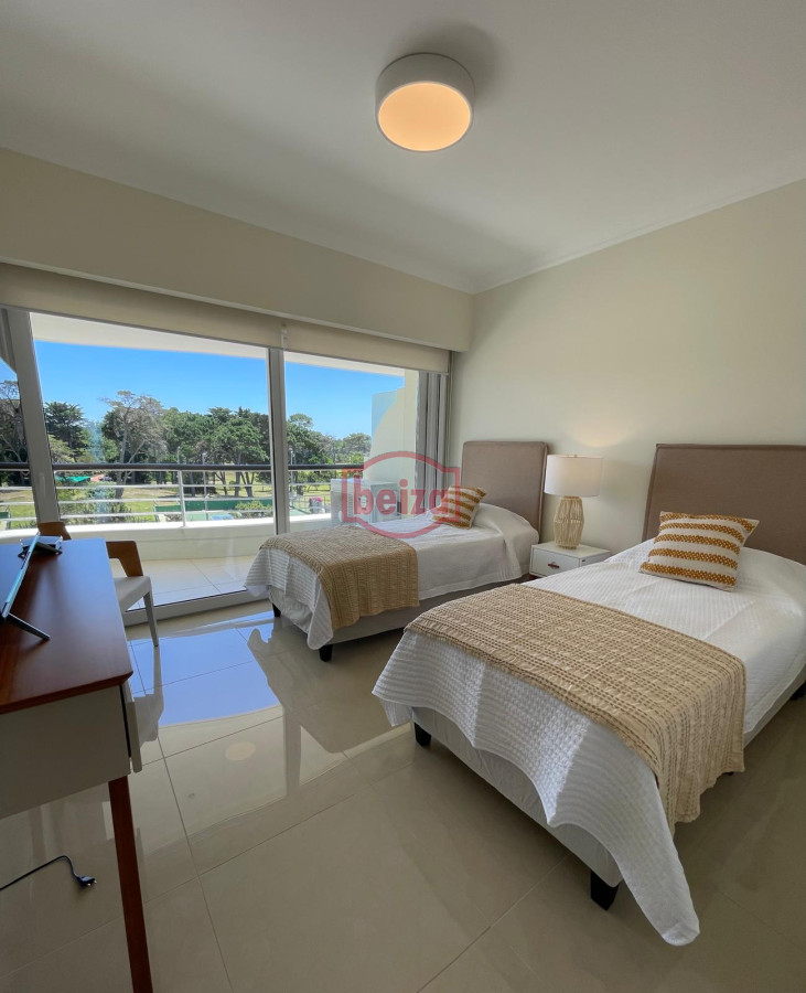 Apartamento ID.166729/Gran-Oportunidad-de-venta,-en-la-zona-del-Puerto-de-Punta-del-Este. - Venta de Penthouse 3 DORMITORIOS con vista al mar