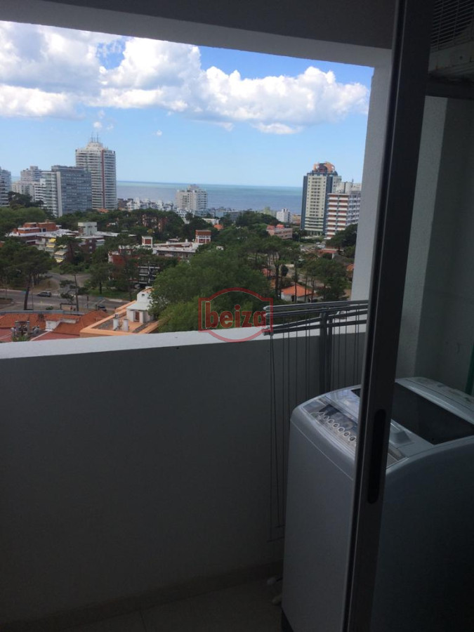 Apartamento ID.162909/VENTA-A-pasos-del-puerto--2-dormitorios-2-baños-con-garage - 2 Dormitorios y medio. Variedad de amenities.