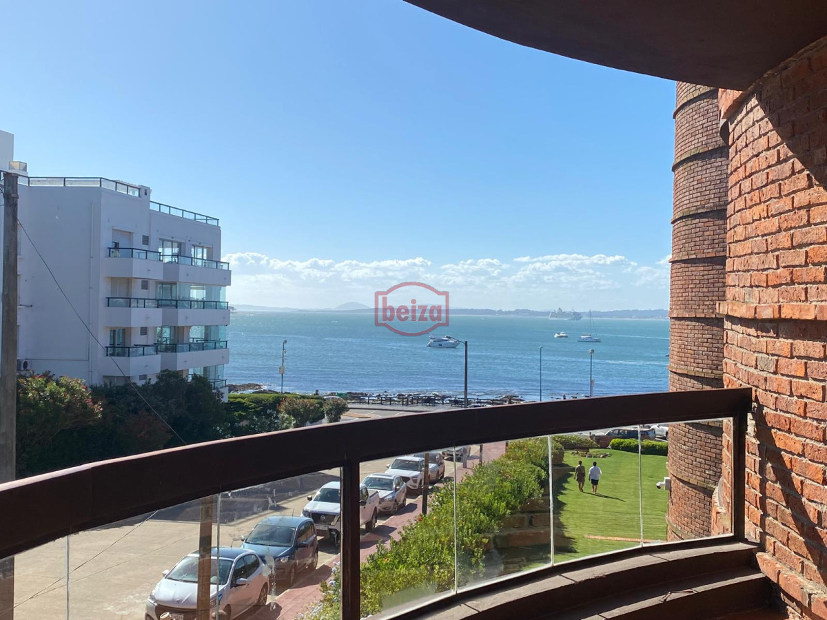 Apartamento ID.166654/Apartamento-de-3-dormitorios-y-dependencia-de-servicio-en-Punta-del-Este - Apartamento espectacular vista 