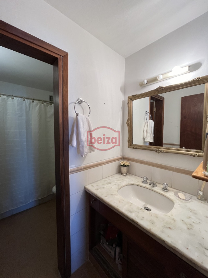 Apartamento ID.10400/Oportunidad-Cómodo-Apto-2-Dormitorios-En-Gorlero - Apartamento de 3 dormitorios en el Puerto