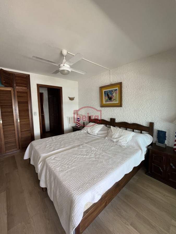 Apartamento ID.10400/Oportunidad-Cómodo-Apto-2-Dormitorios-En-Gorlero - Apartamento de 3 dormitorios en el Puerto