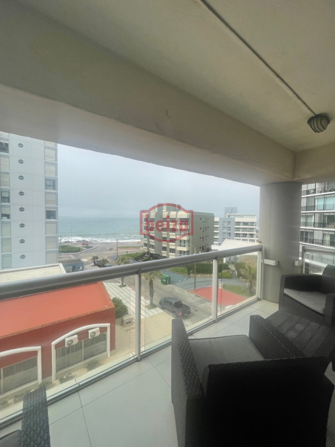 Apartamento ID.166416/Mansa-frente-al-mar-de-3-dormitorios-y-dependencia-y-parrillero - Apartamento en Península de 2 dormitorios 