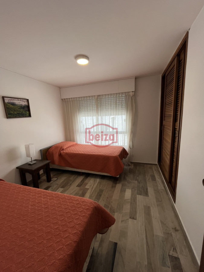 Apartamento ID.10563/Alquiler-anual-con-excelentes-amenities-y-garage-para-2-personas - Cerca del Puerto - Amplia terraza