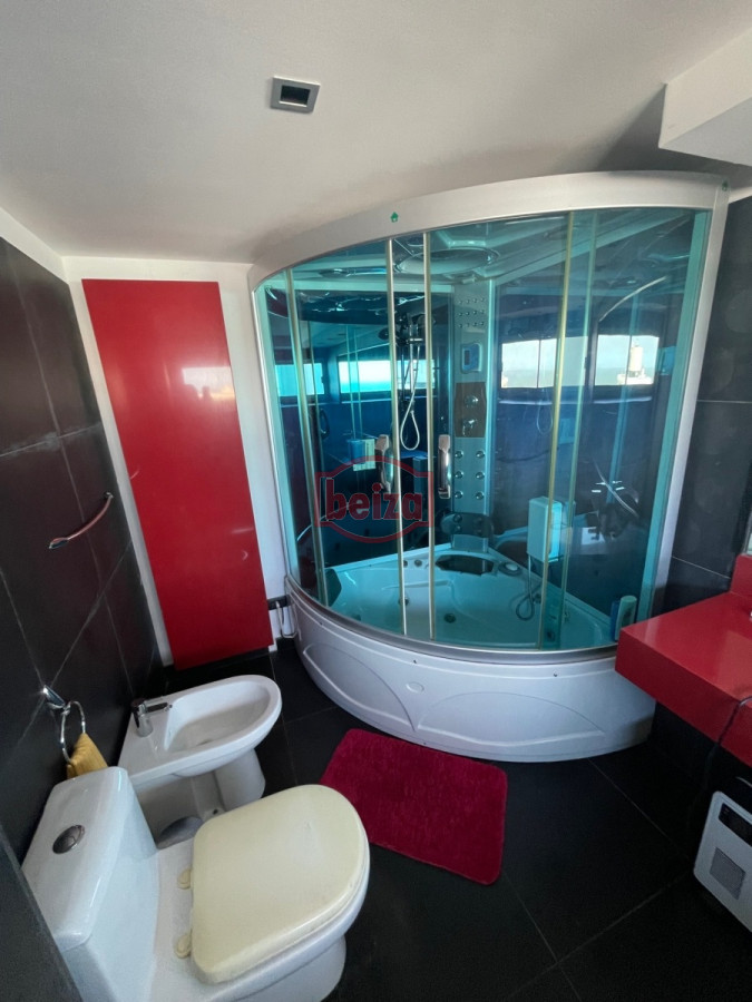 Apartamento ID.165286/Alquiler-de-apartamento-de-tres-dormitorios-y-dependencia-en-Punta-del-Este - Pent house en venta
