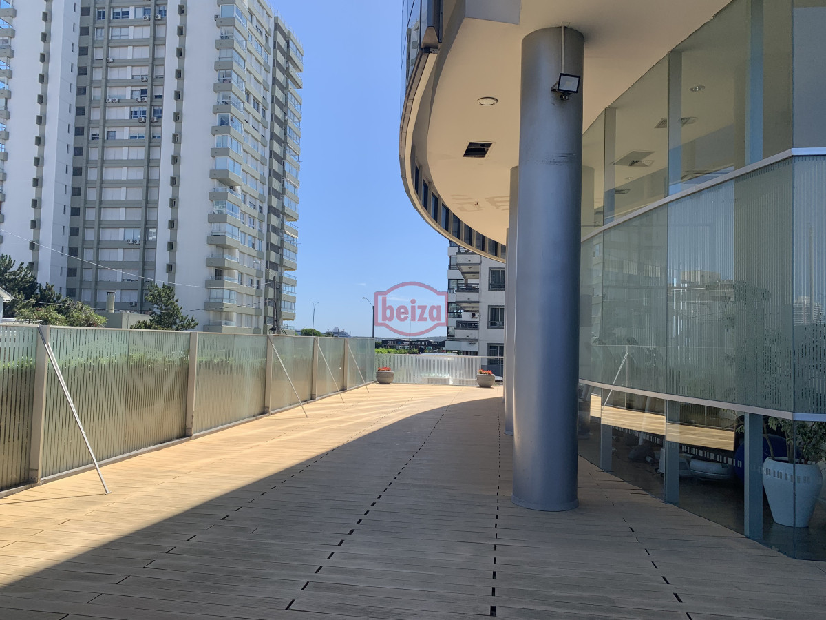 Apartamento ID.166885 - Venta apartamento 3 dormitorios mas servicio playa mansa