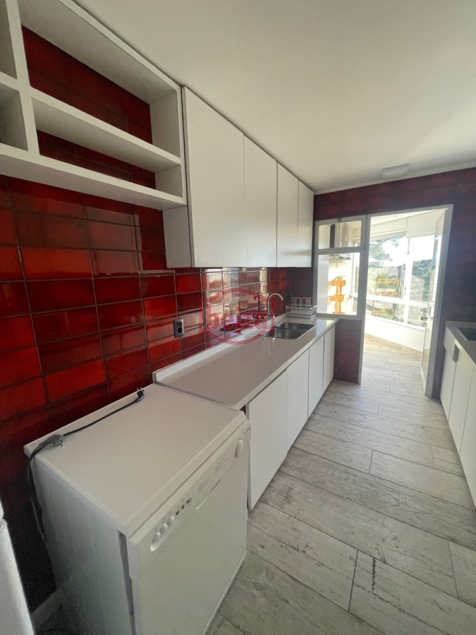 Apartamento ID.165432/Venta-de-apartamento-de-dos-dormitorios-en-Punta-del-Este - Venta apartamento 3 dormitorios más dependencia reciclado a nuevo