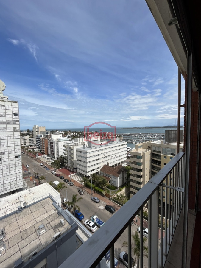 Apartamento ID.10446/Apartamento-de-3-dormitorios-en-el-Puerto - A metros del puerto muy próximo a plaza de los artesanos