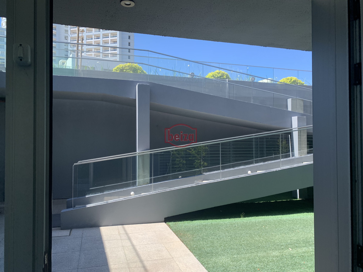 Apartamento ID.166885 - Venta apartamento 3 dormitorios mas servicio playa mansa