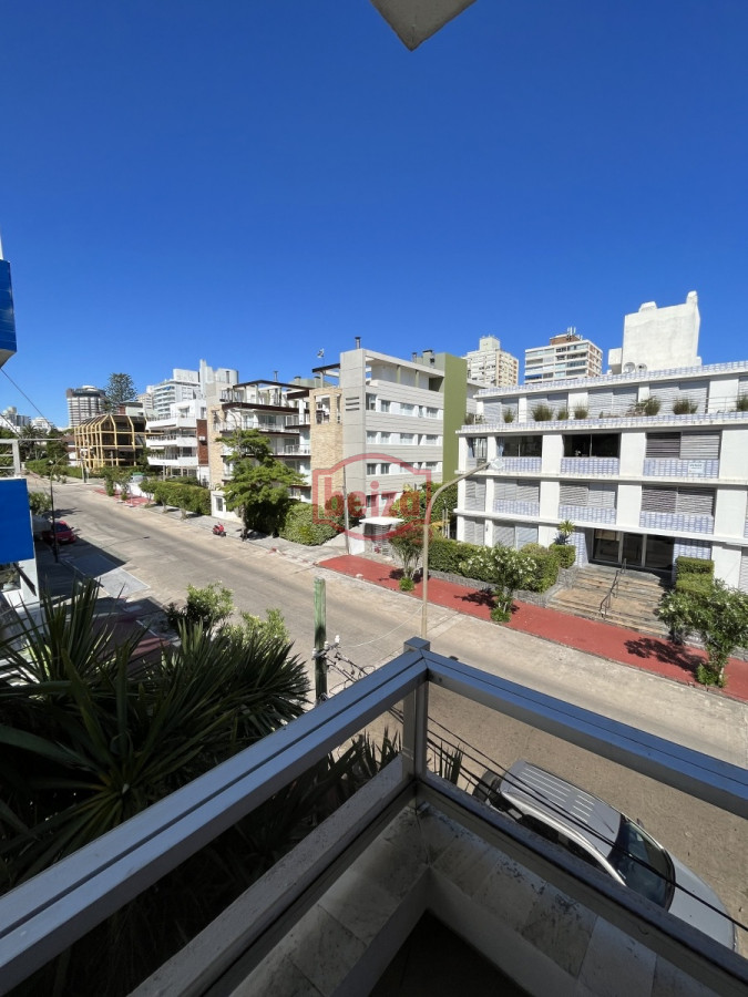 Apartamento ID.10563/Alquiler-anual-con-excelentes-amenities-y-garage-para-2-personas - Cerca del Puerto - Amplia terraza