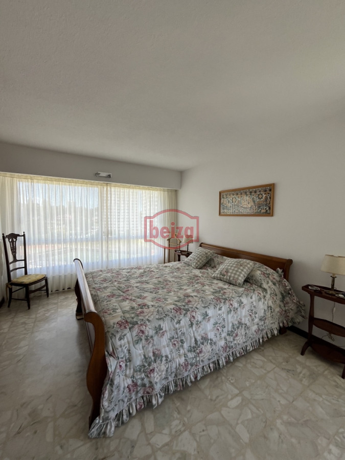 Apartamento ID.166073/En-alquiler-apartamento-de-3-dormitorios-con-amenities-y-vista-a-la-isla-y-los-dedos-garage-en-subsuelo-lavadero-mucama-piscina - Mansa frente al mar de 3 dormitorios y dependencia y parrillero