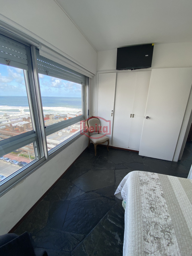 Apartamento ID.166679/Cómodo-y-agradable-apartamento,-muy-cerca-de-la-playa-Brava-al-final-de-la-Av.-Chiverta. - Apartamento en Península de 2 Dormitorios con vista al Mar