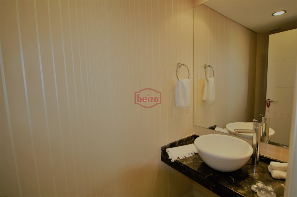 Apartamento ID.163760 - Playa Mansa - 2 Dormitorios en suite. Gran variedad de amenities