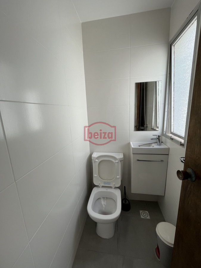 Apartamento ID.10563/Alquiler-anual-con-excelentes-amenities-y-garage-para-2-personas - Cerca del Puerto - Amplia terraza