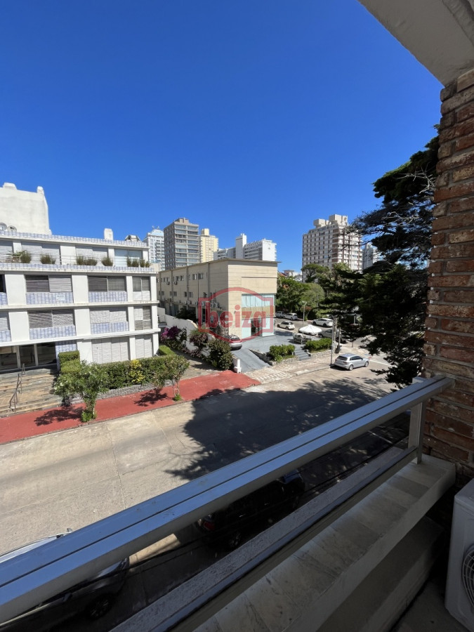 Apartamento ID.10563/Alquiler-anual-con-excelentes-amenities-y-garage-para-2-personas - Cerca del Puerto - Amplia terraza