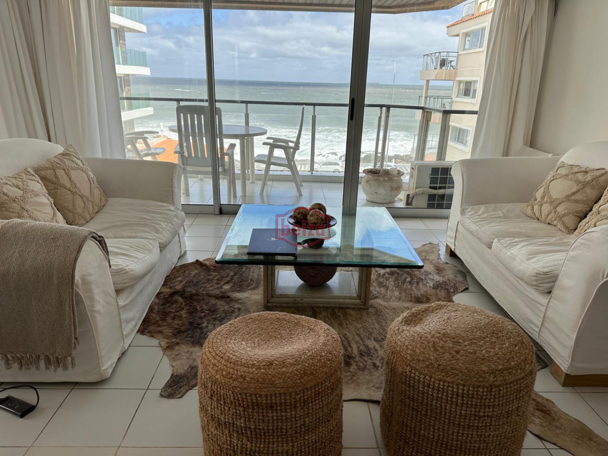Apartamento ID.166779/Apartamentos-en-Venta--Beiza-Propiedades - VENTA Apartamento frente al Mar