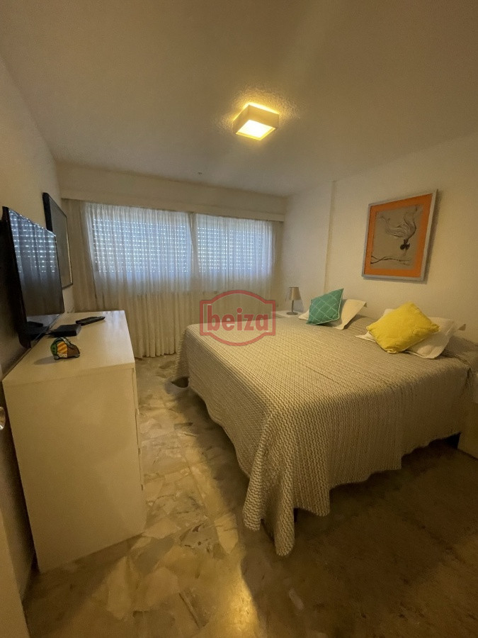 Apartamento ID.20249 - Frente al Mar en Playa Mansa – 3 Dormitorios con Vista Única