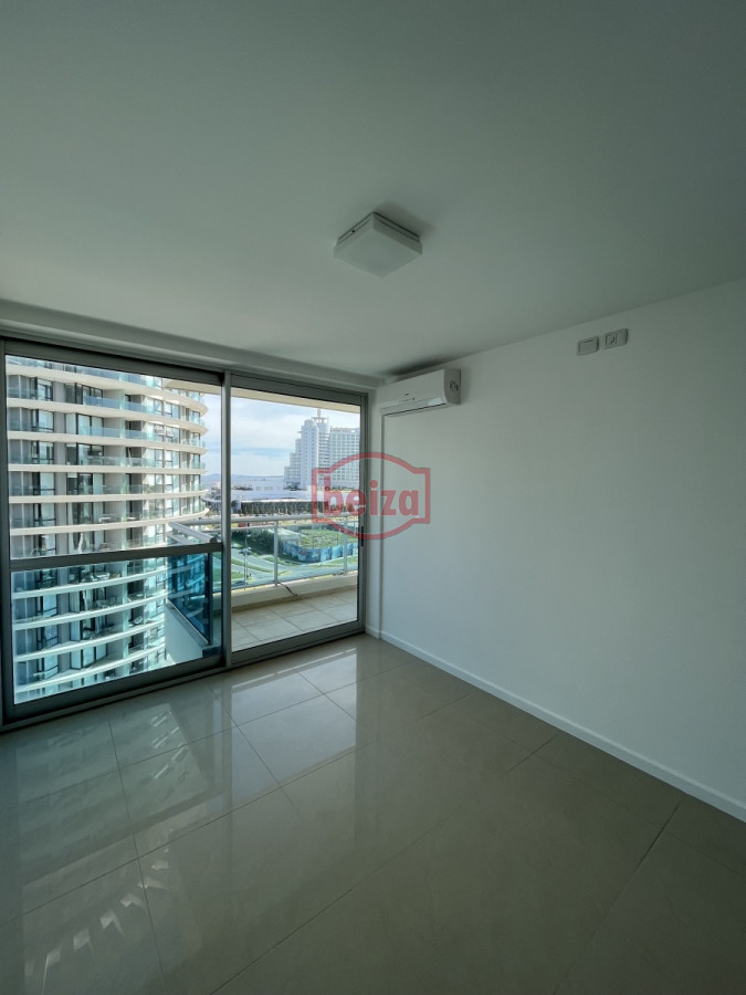 Apartamento ID.165834/Venta-departamento-punta-del-este- - Venta de  Depto Con Esplendida Terraza Al Mar