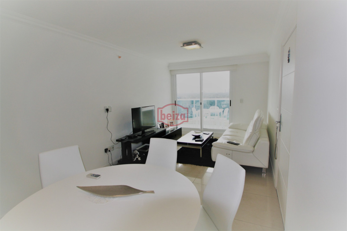 Apartamento ID.163760 - Playa Mansa - 2 Dormitorios en suite. Gran variedad de amenities