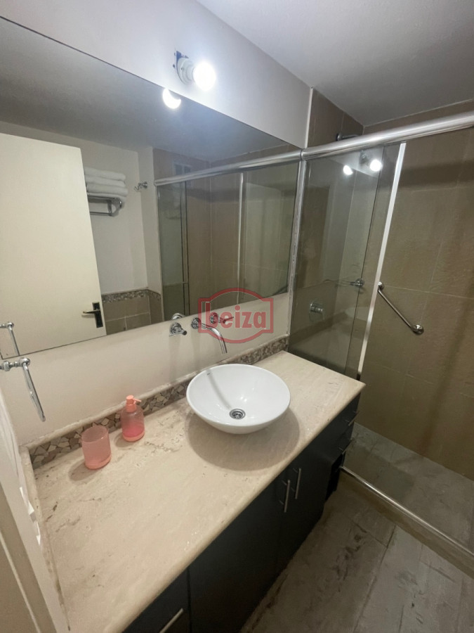 Apartamento ID.165432/Venta-de-apartamento-de-dos-dormitorios-en-Punta-del-Este - Venta apartamento 3 dormitorios más dependencia reciclado a nuevo