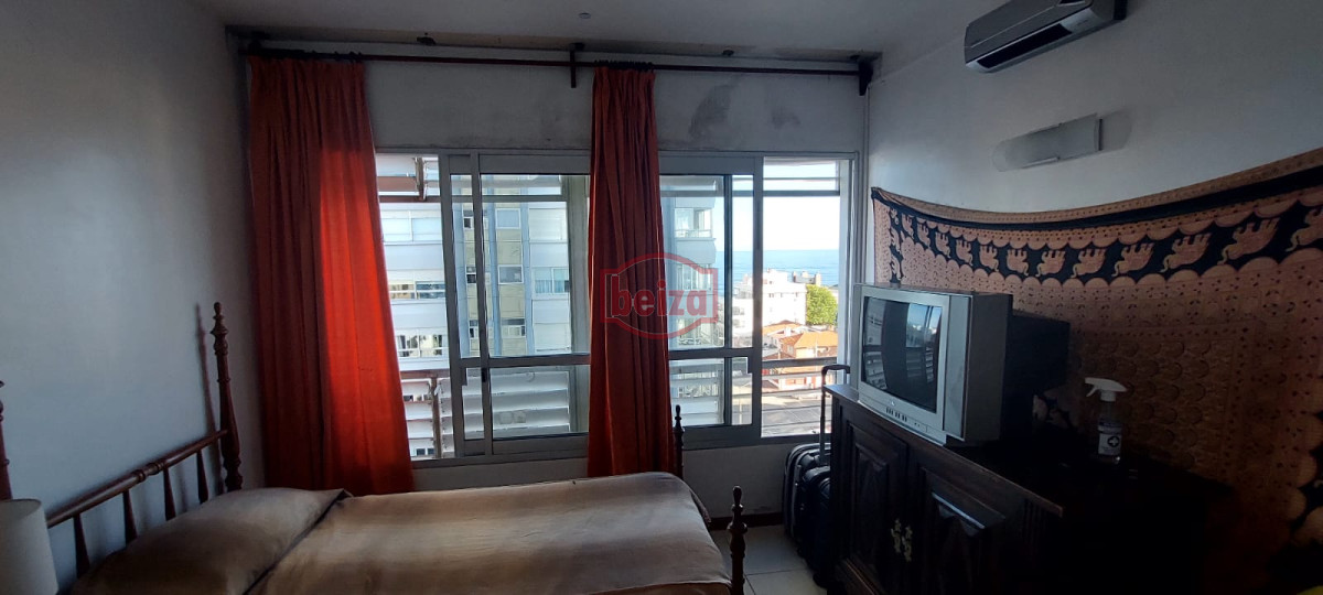 Apartamento ID.10757/Oportunidad-de-inversión-en-Punta-del-Este - A pasos del Puerto con buena vista a la Brava y a la Isla de lobos