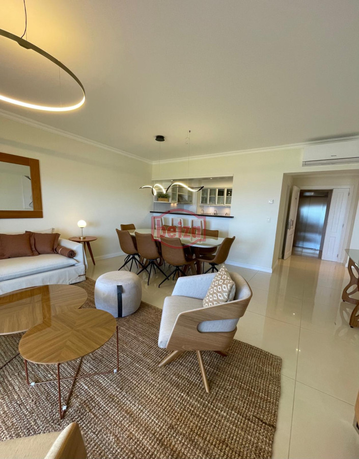 Apartamento ID.166729/Gran-Oportunidad-de-venta,-en-la-zona-del-Puerto-de-Punta-del-Este. - Venta de Penthouse 3 DORMITORIOS con vista al mar