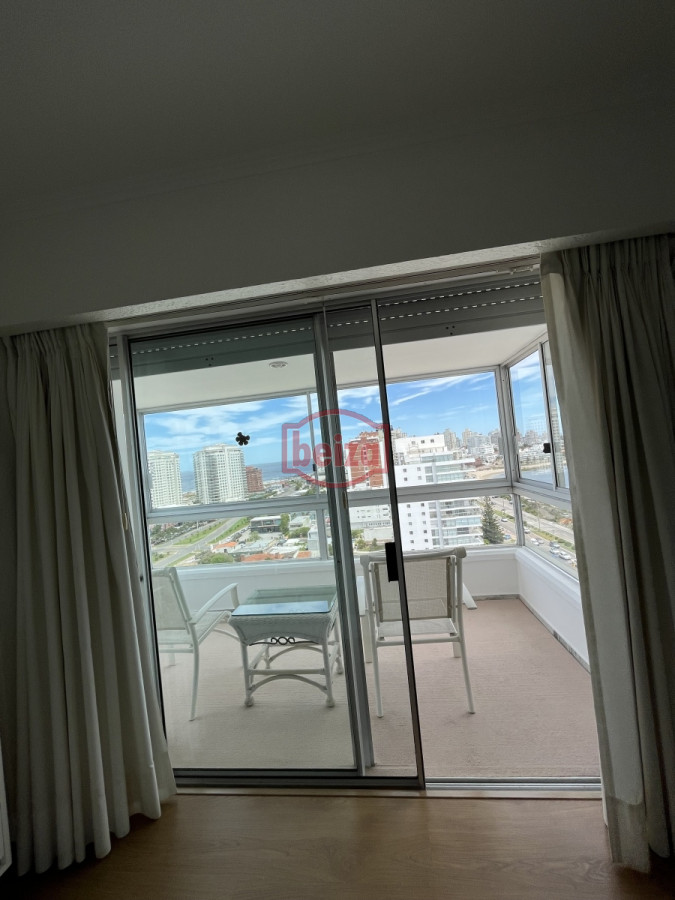 Apartamento ID.165989 - Primera línea de la Mansa. Gran apartamento. 3 Dormitorios y dependencia.