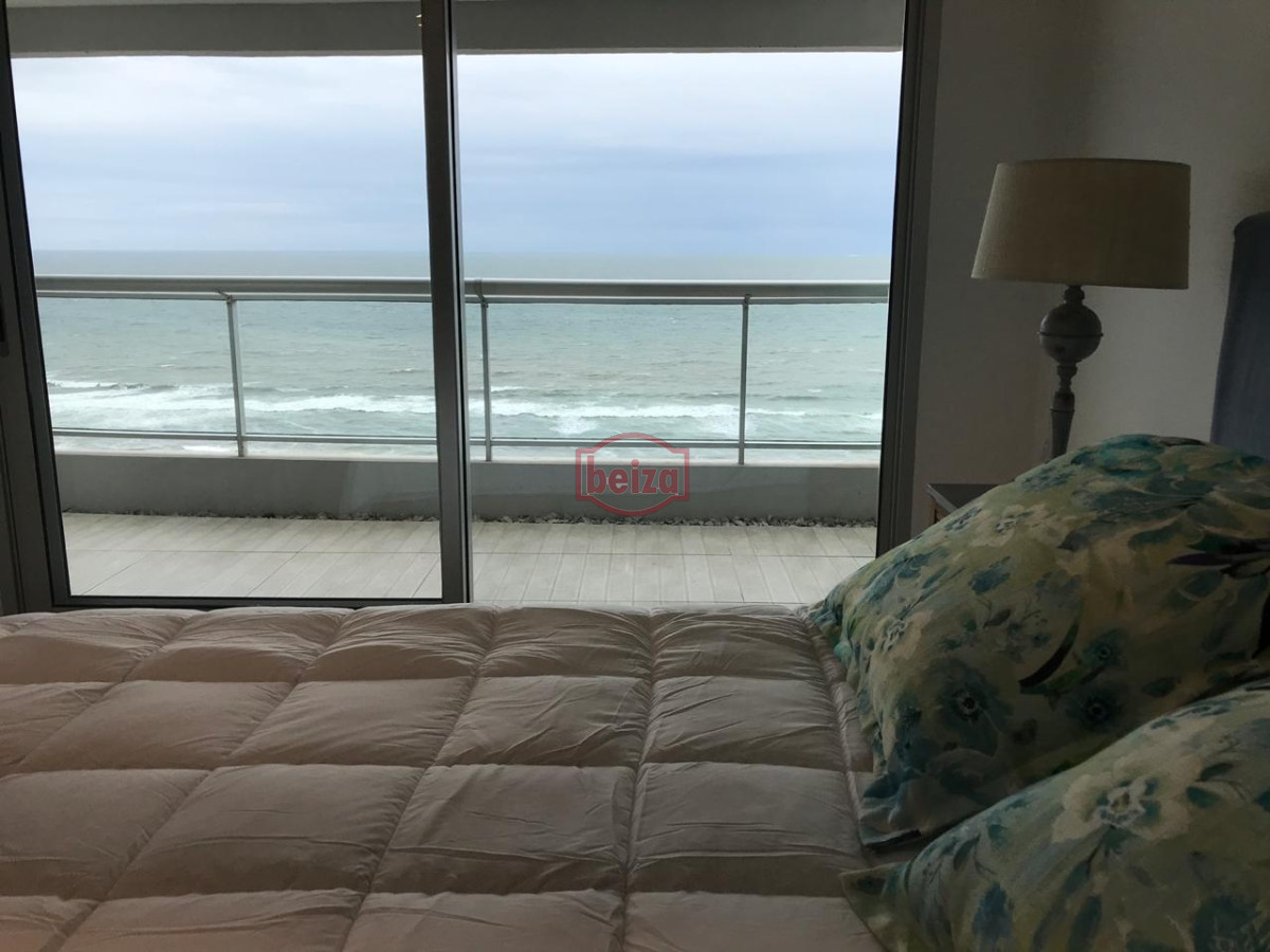 Apartamento ID.163726/Para-brillar-en-la-Parada-10-de-Playa-Brava--Apartamento-de-3-dormitorios-con-2-baños-mas-dependencia-de-servicio-con-baño - Parada 10 de Playa Brava - Apartamento de 2 dormitorios en suite
