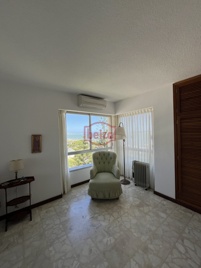 Apartamento ID.166073/En-alquiler-apartamento-de-3-dormitorios-con-amenities-y-vista-a-la-isla-y-los-dedos-garage-en-subsuelo-lavadero-mucama-piscina - Mansa frente al mar de 3 dormitorios y dependencia y parrillero