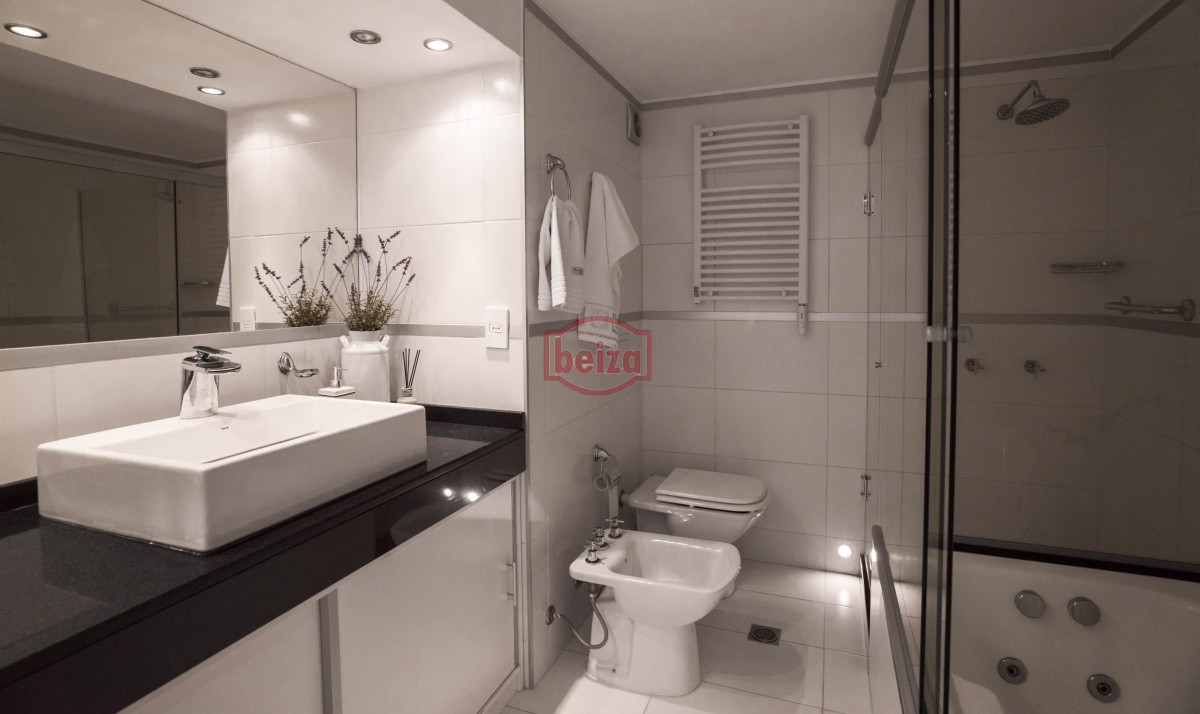 Apartamento ID.164287/Apartamento-de-3-dormitorios-y-dependencia-de-servicio-en-Punta-del-Este - Apartamento sobre el Puerto de Punta del  Este