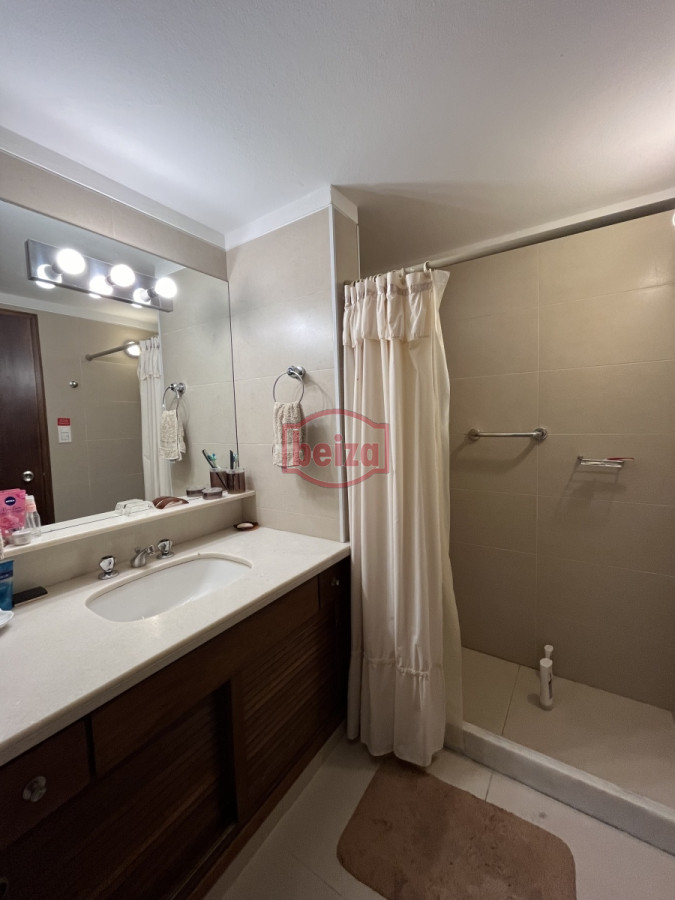 Apartamento ID.166073/En-alquiler-apartamento-de-3-dormitorios-con-amenities-y-vista-a-la-isla-y-los-dedos-garage-en-subsuelo-lavadero-mucama-piscina - Mansa frente al mar de 3 dormitorios y dependencia y parrillero