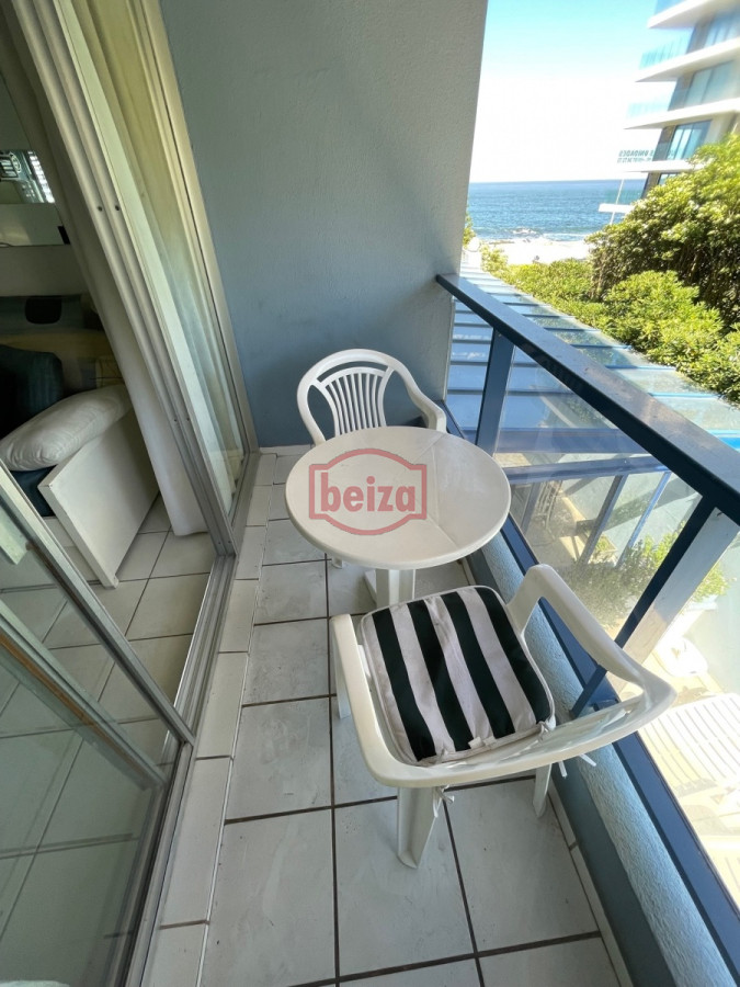 Apartamento ID.164667/dos-dormitorios-en-Roosevelt - un dormitorio frente al mar