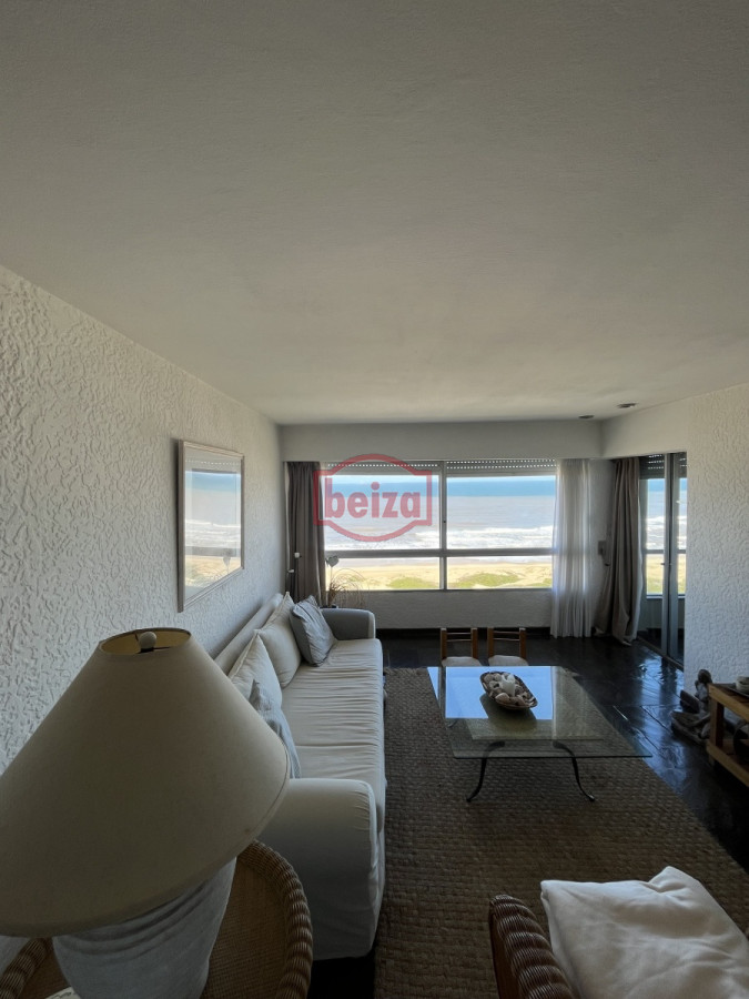 Apartamento ID.165887 - Venta de un dormitorio frente al mar - Playa Brava