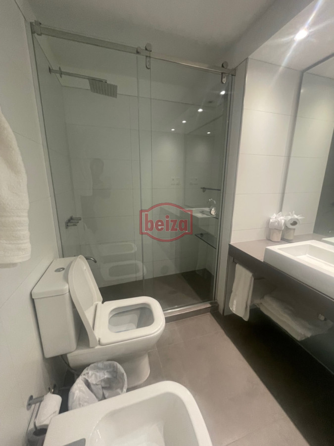 Apartamento ID.166416/Mansa-frente-al-mar-de-3-dormitorios-y-dependencia-y-parrillero - Apartamento en Península de 2 dormitorios 
