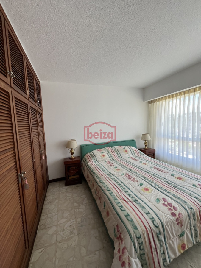 Apartamento ID.166073/En-alquiler-apartamento-de-3-dormitorios-con-amenities-y-vista-a-la-isla-y-los-dedos-garage-en-subsuelo-lavadero-mucama-piscina - Mansa frente al mar de 3 dormitorios y dependencia y parrillero