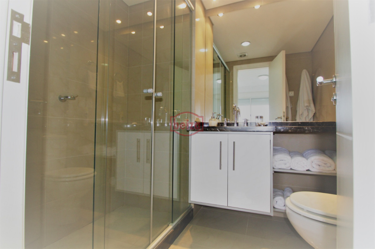 Apartamento ID.163760 - Playa Mansa - 2 Dormitorios en suite. Gran variedad de amenities