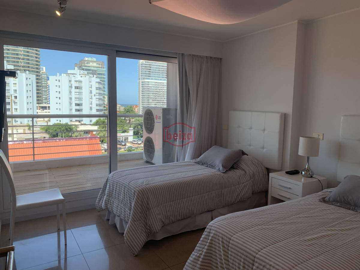 Apartamento ID.166885 - Venta apartamento 3 dormitorios mas servicio playa mansa