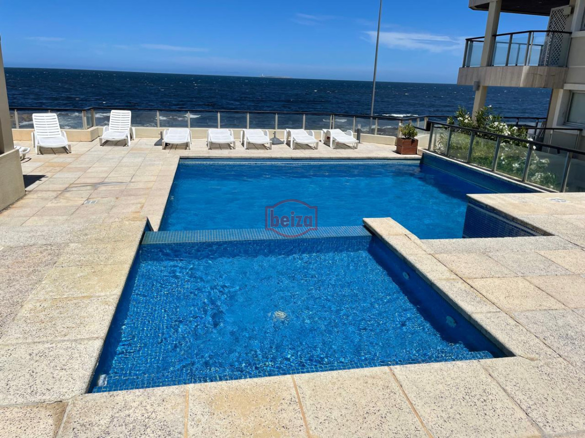 Apartamento ID.166779/Apartamentos-en-Venta--Beiza-Propiedades - VENTA Apartamento frente al Mar