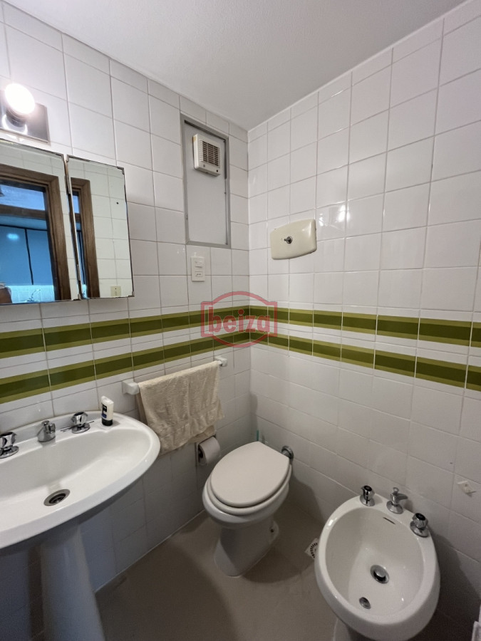 Apartamento ID.166073/En-alquiler-apartamento-de-3-dormitorios-con-amenities-y-vista-a-la-isla-y-los-dedos-garage-en-subsuelo-lavadero-mucama-piscina - Mansa frente al mar de 3 dormitorios y dependencia y parrillero