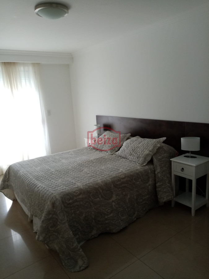 Apartamento ID.162909/VENTA-A-pasos-del-puerto--2-dormitorios-2-baños-con-garage - 2 Dormitorios y medio. Variedad de amenities.