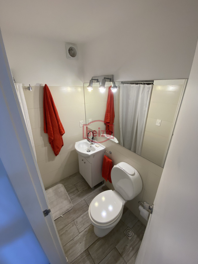 Apartamento ID.166679/Cómodo-y-agradable-apartamento,-muy-cerca-de-la-playa-Brava-al-final-de-la-Av.-Chiverta. - Apartamento en Península de 2 Dormitorios con vista al Mar