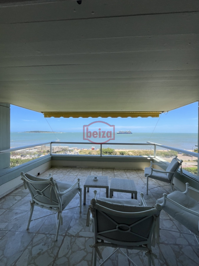 Apartamento ID.166073/En-alquiler-apartamento-de-3-dormitorios-con-amenities-y-vista-a-la-isla-y-los-dedos-garage-en-subsuelo-lavadero-mucama-piscina - Mansa frente al mar de 3 dormitorios y dependencia y parrillero